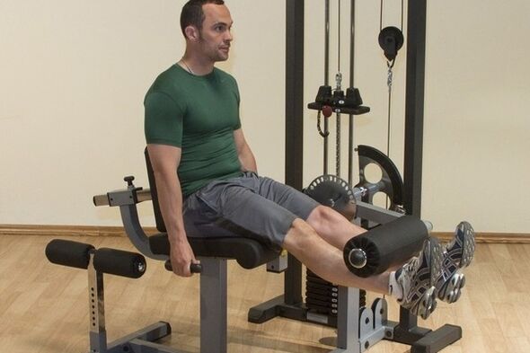 Fleksija-podaljšanje nog v telovadnici za zdravljenje prostatitisa